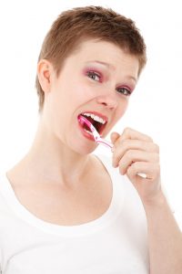 come lavare i denti